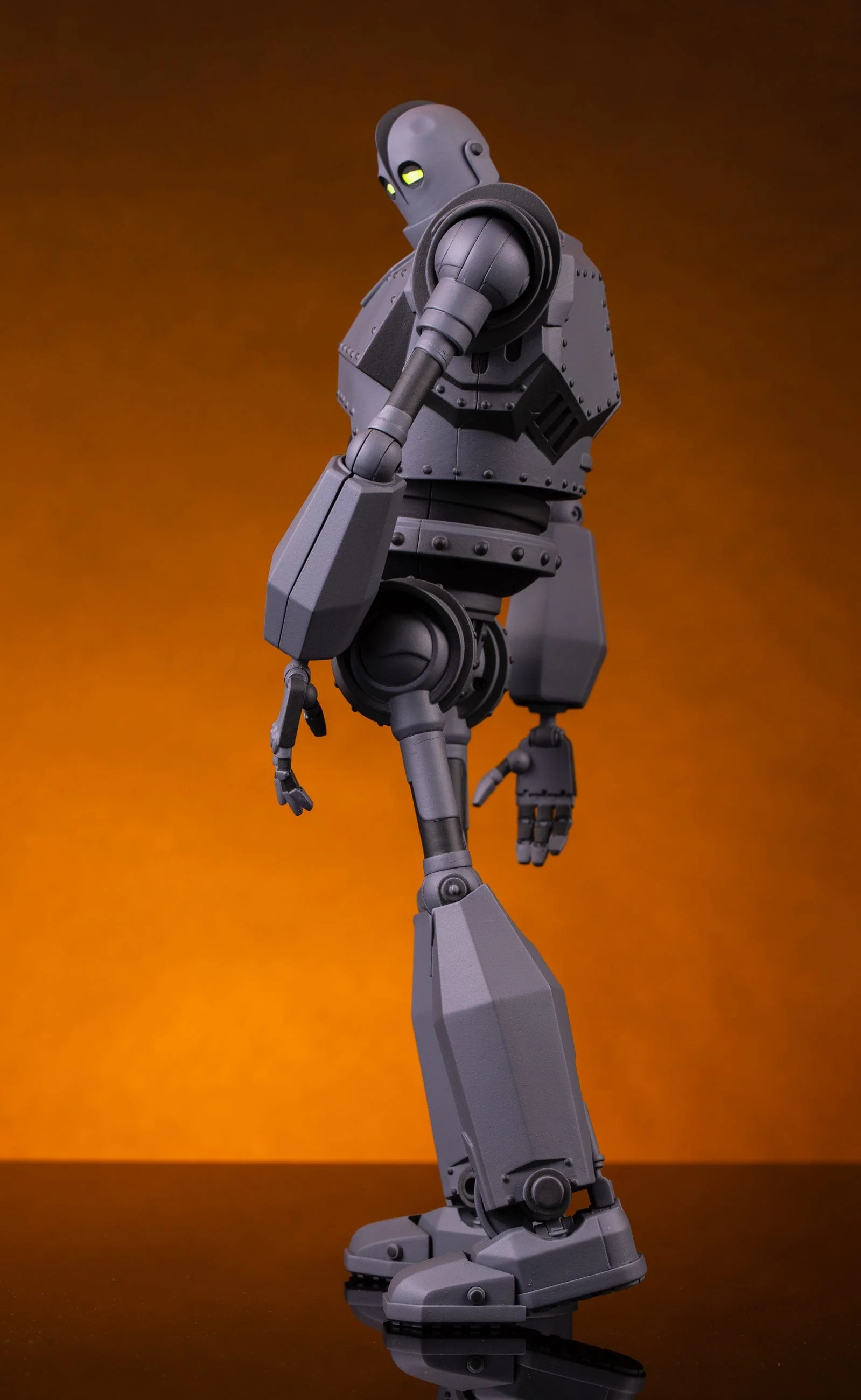 189-iron-giant-mondo-mecha-figure-exclusive-4.webp Iron Giant MONDO MECHA Figure Exclusive