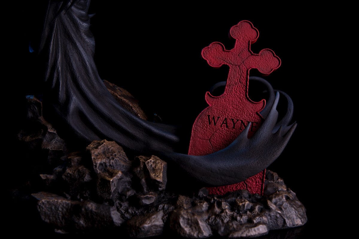 Batman & Dracula: Red Rain Statue (Exclusive)