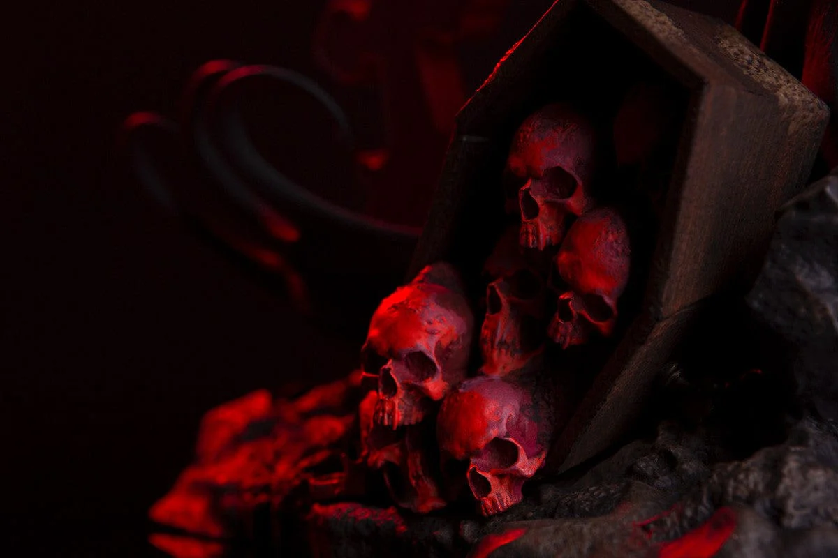 Batman & Dracula: Red Rain Statue (Exclusive)