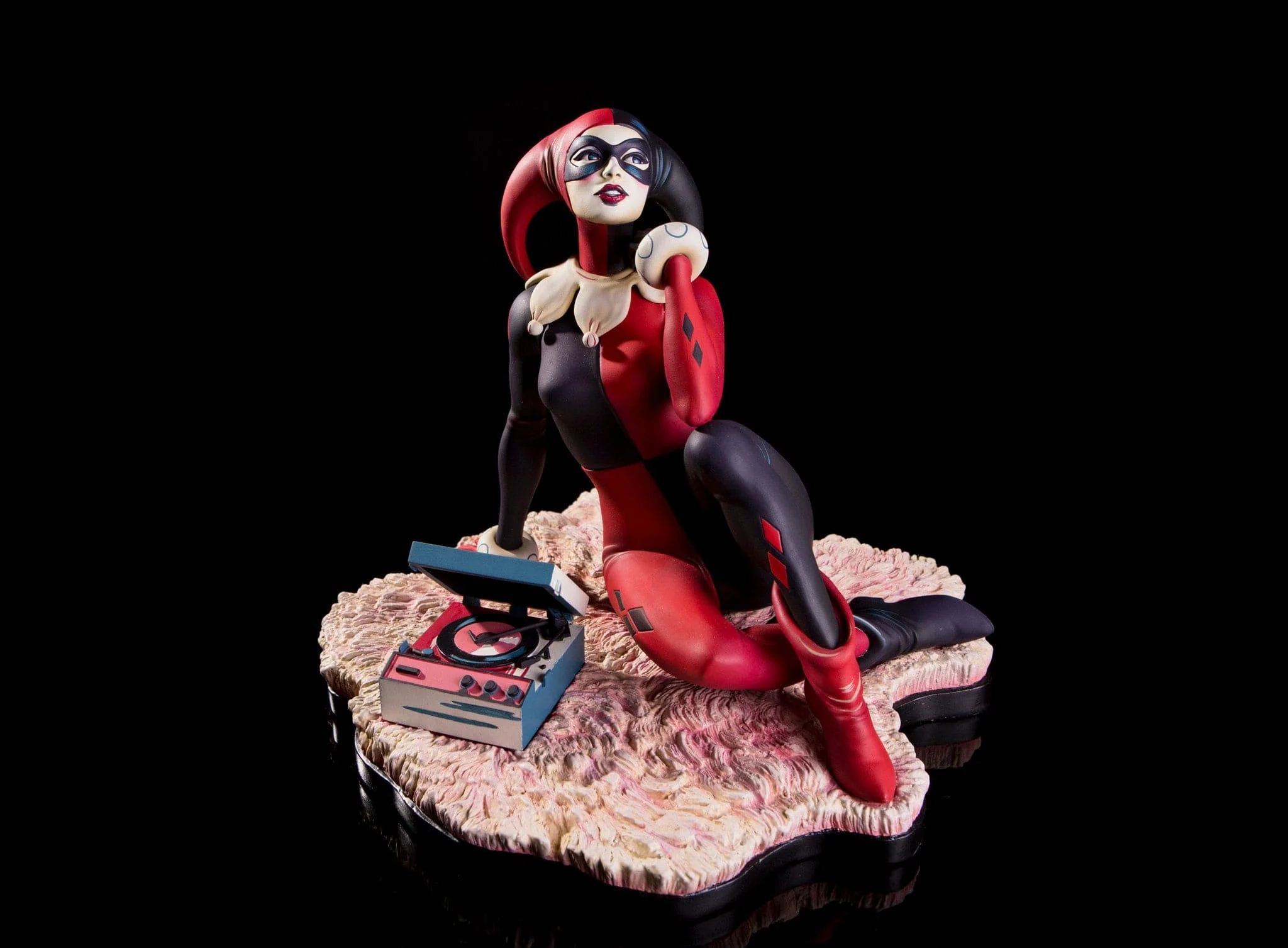 Batman – "Waiting for My J Man" Harley Quinn Statue