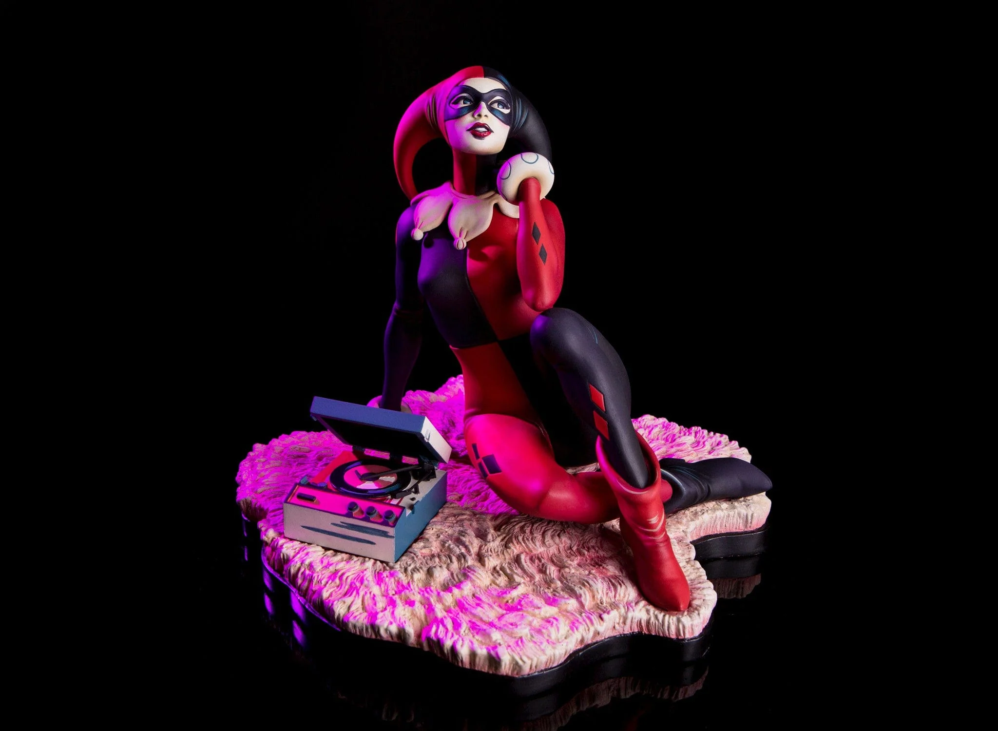 Batman – "Waiting for My J Man" Harley Quinn Statue