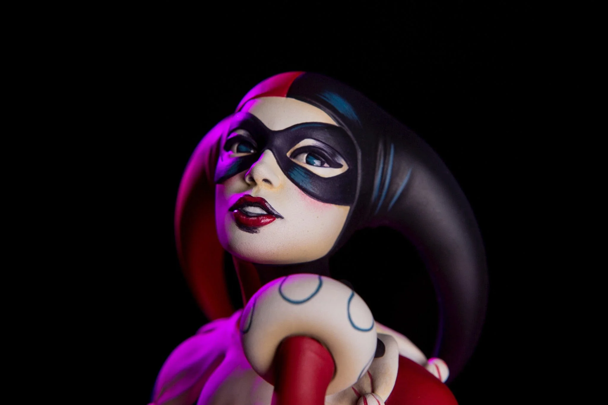 Batman – "Waiting for My J Man" Harley Quinn Statue