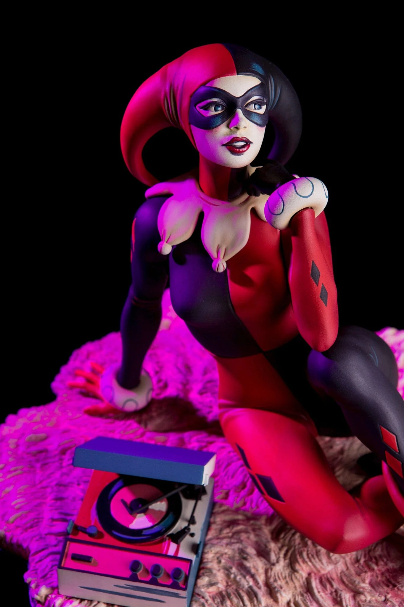 Batman – "Waiting for My J Man" Harley Quinn Statue