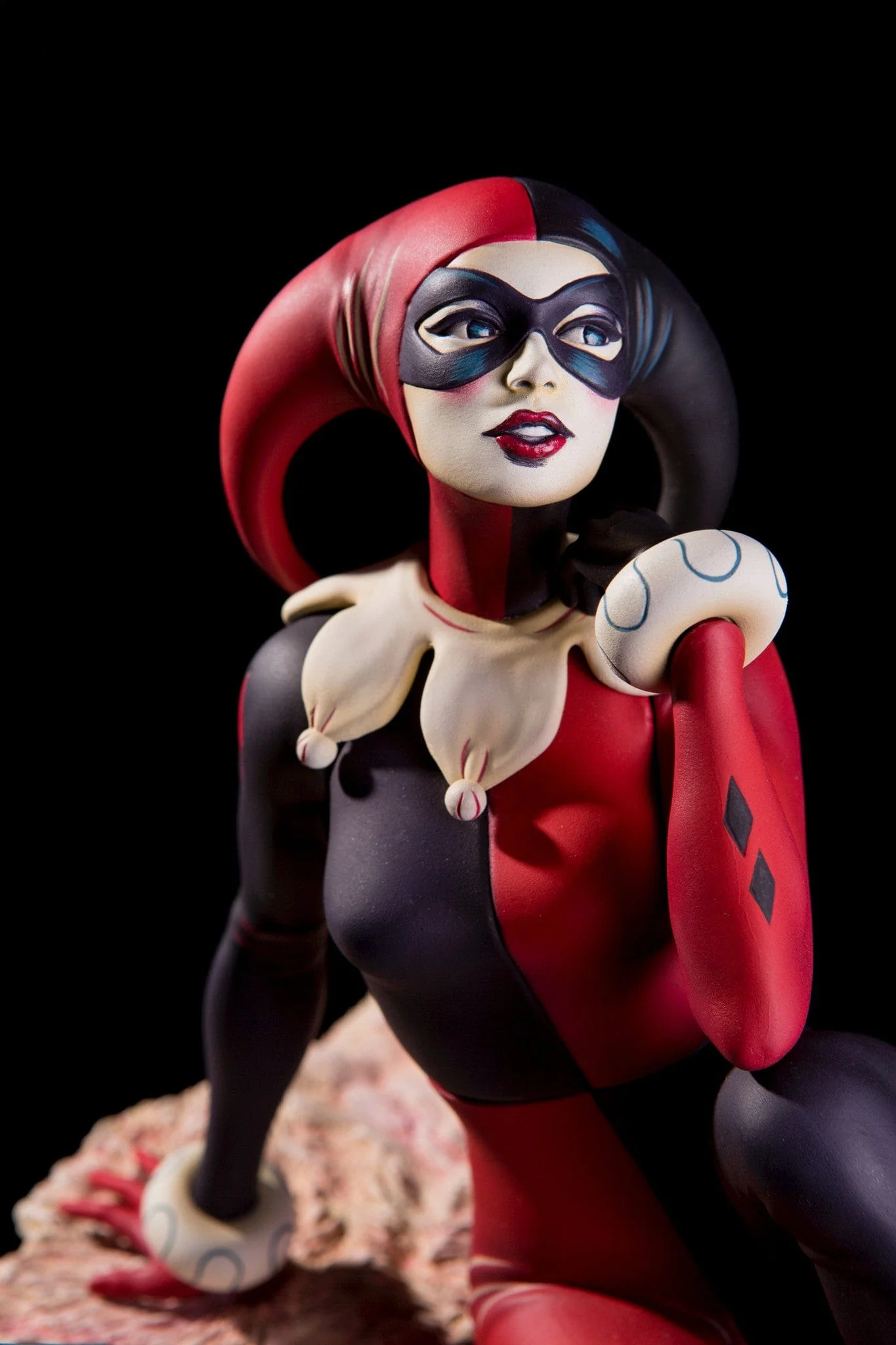 Batman – "Waiting for My J Man" Harley Quinn Statue