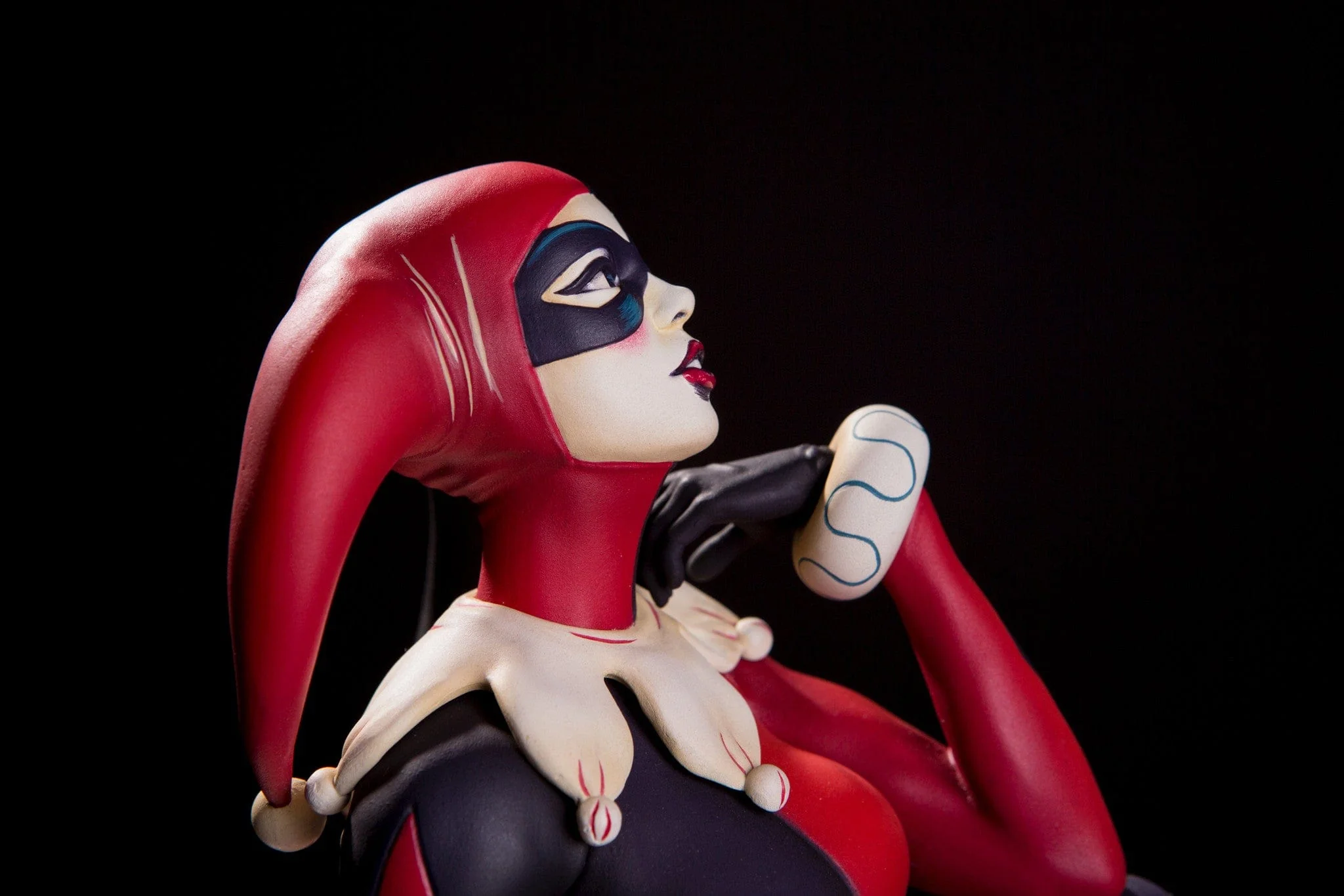 Batman – "Waiting for My J Man" Harley Quinn Statue