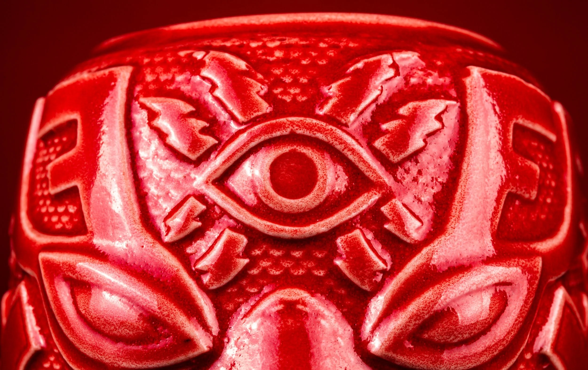 3533-el-ojo-fantastico-tiki-mug-furia-roja-variant-9.webp El Ojo Fantastico Tiki Mug – Furia Roja Variant