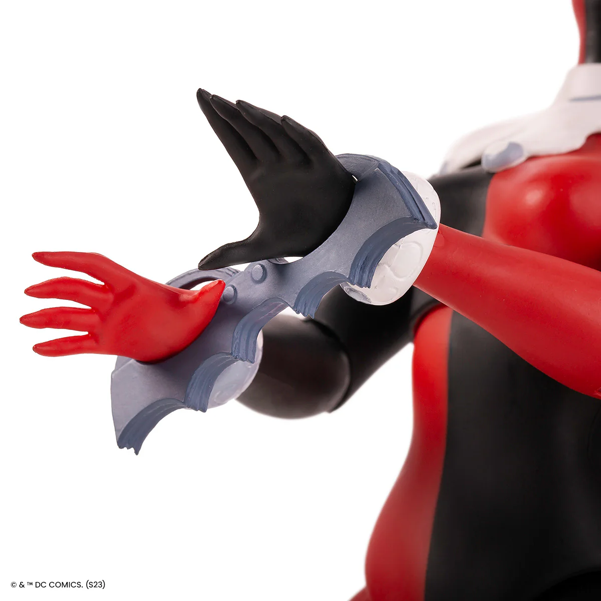 364-batman-the-animated-series-harley-quinn-1-6-scale-figure-21.webp Batman: The Animated Series - Harley Quinn 1/6 Scale Figure