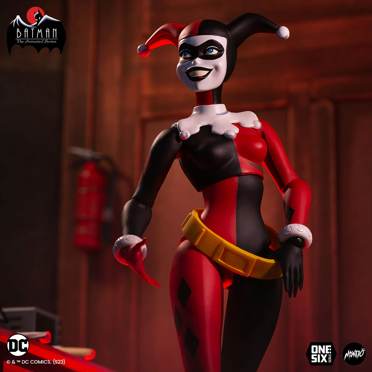 364-batman-the-animated-series-harley-quinn-1-6-scale-figure-6.webp Batman: The Animated Series - Harley Quinn 1/6 Scale Figure
