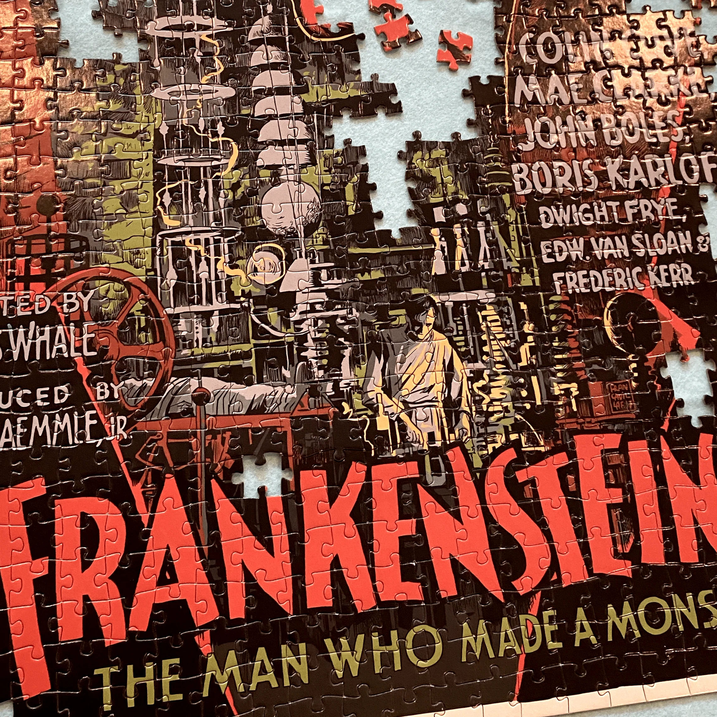 3653-frankenstein-1000-piece-puzzle-9.webp Frankenstein 1000-Piece Puzzle