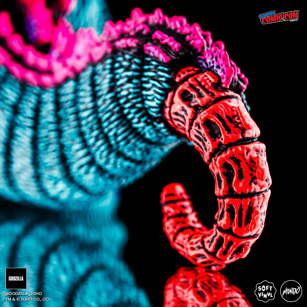 3767-godzilla-designer-vinyl-figure-by-james-groman-psychedelic-variant-17.webp Godzilla - Designer Vinyl Figure by James Groman - Psychedelic Variant